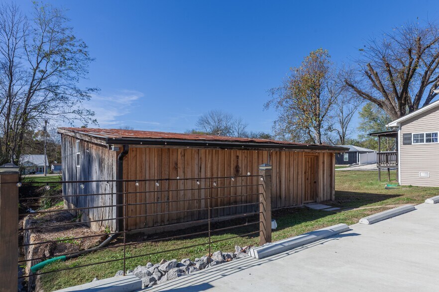 More Photos Of 308 N Main St, Ashland City Office For Sale