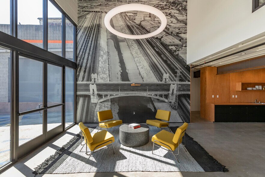 More Photos Of 371 S Anderson St, Los Angeles Flex For Lease