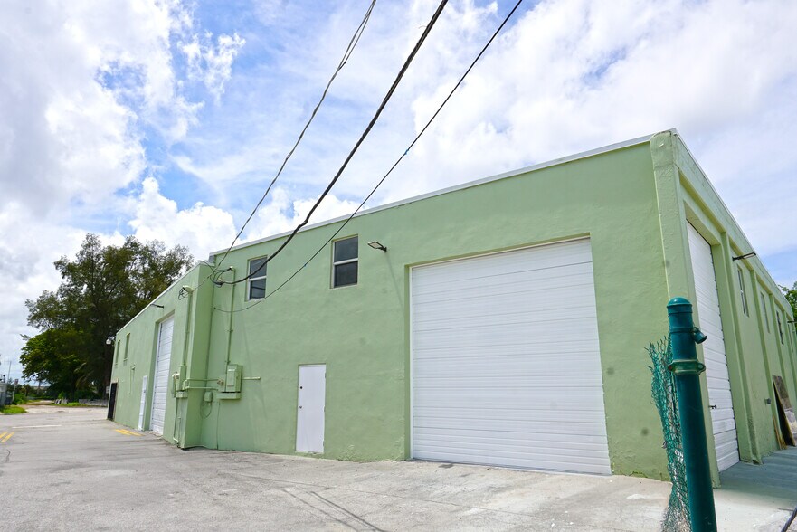 More Photos Of 821 27th St, West Palm Beach Warehouse For Lease