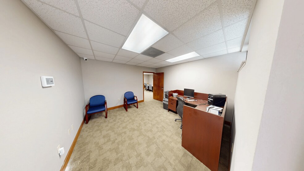More Photos Of 5151 S Lakeland Dr, Lakeland Office For Sale
