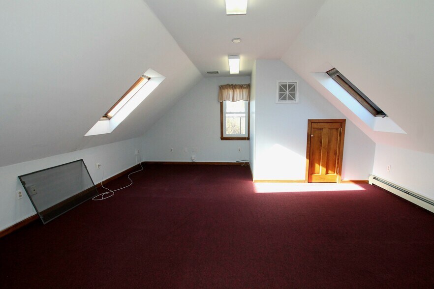 More Photos Of 9 Old Westminster Rd, Hubbardston Warehouse For Sale