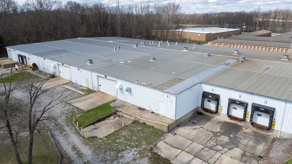 More Photos Of 811 Commerce Dr, Kendallville Manufacturing For Sale