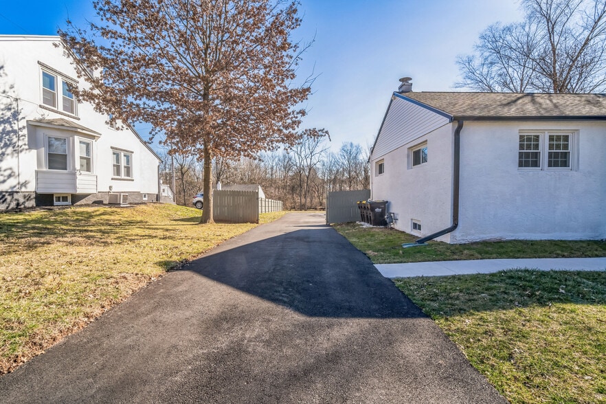 More Photos Of 2952-2954 Dekalb Pike, East Norriton Apartments For Sale