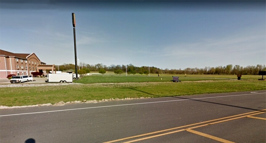 More Photos Of 2060 County Road 2450 N, Grayville Land For Lease