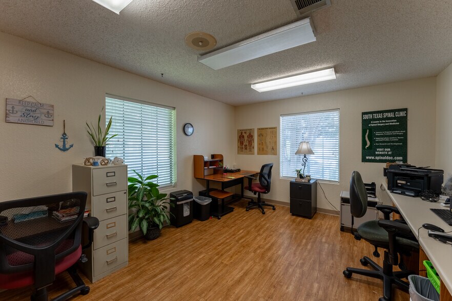 More Photos Of 2003 Medical Pky, San Marcos Medical For Sale