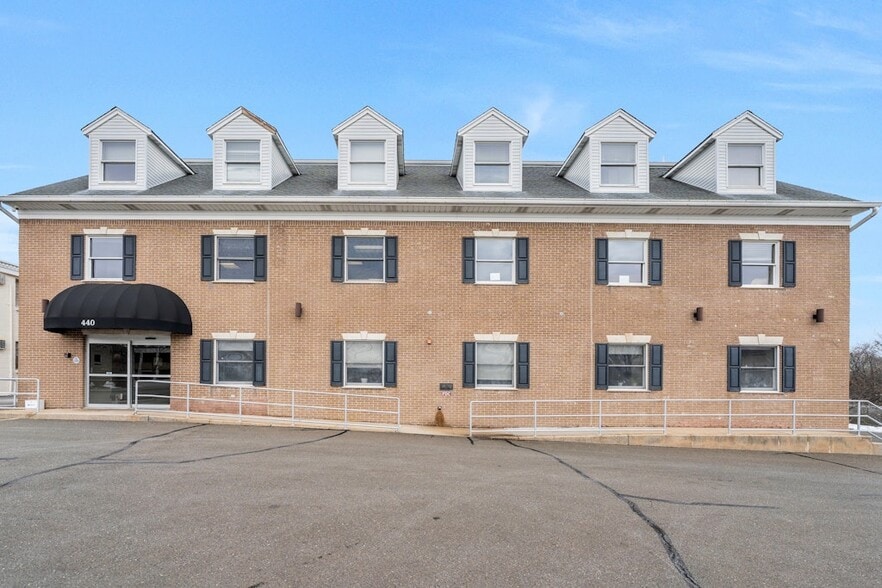 Primary Photo Of 440 Old Hook Rd, Emerson Medical For Lease