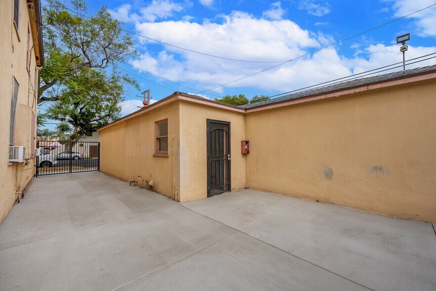 More Photos Of 833 N Lacy St, Santa Ana Apartments For Sale