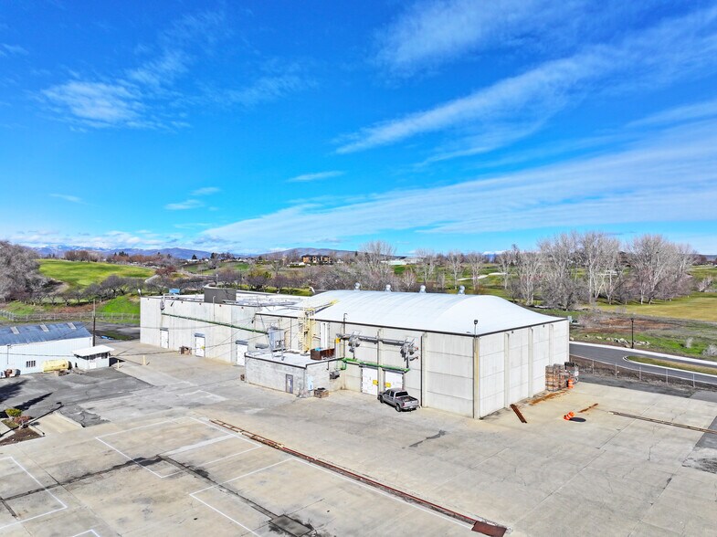 More Photos Of 8603 Ahtanum Rd, Yakima Warehouse For Lease