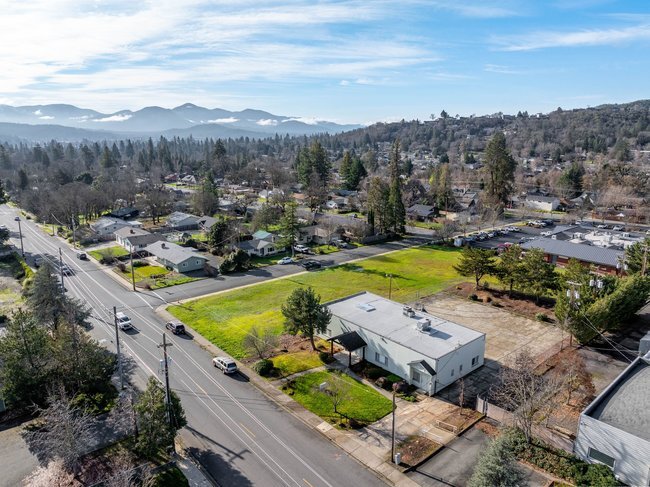 More Photos Of 1596 NW Washington Blvd, Grants Pass Industrial For Sale