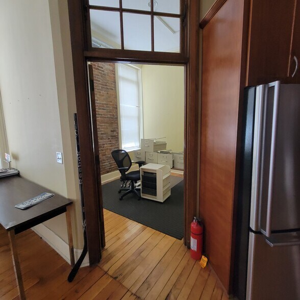 More Photos Of 285 Ellicott St, Buffalo Storefront Retail Office For Lease