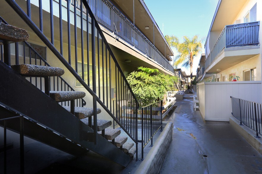 More Photos Of 21909 Lanark St, Canoga Park Apartments For Sale