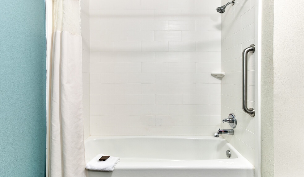 More Photos Of 615 City Center Way, Longview Hotel For Sale