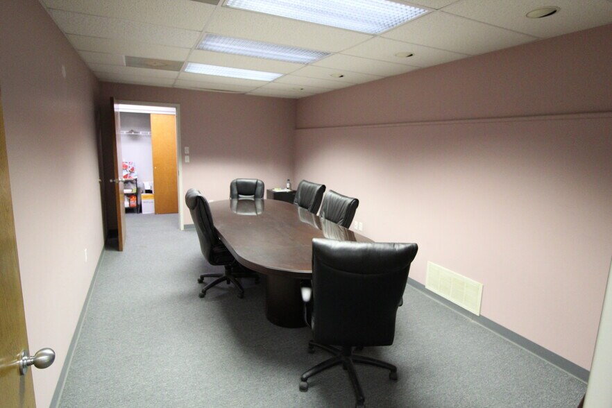 More Photos Of 1021 E 31st St, Lawrence Manufacturing For Lease