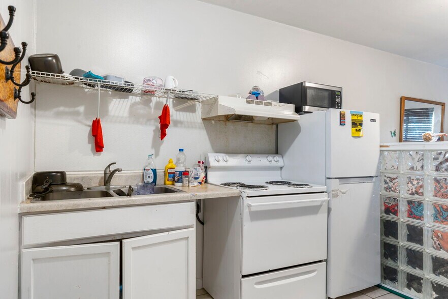 More Photos Of 1107-1109 W 76 Country Blvd, Branson General Retail For Sale