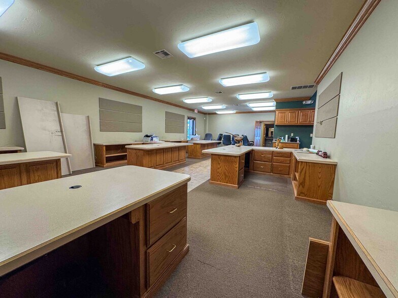 More Photos Of 3709 W Reno Ave, Oklahoma City Showroom For Lease