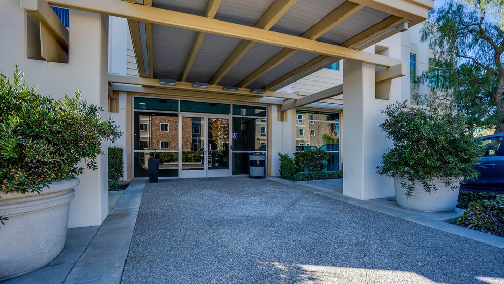 More Photos Of 6 Orchard Rd, Lake Forest Office For Sale