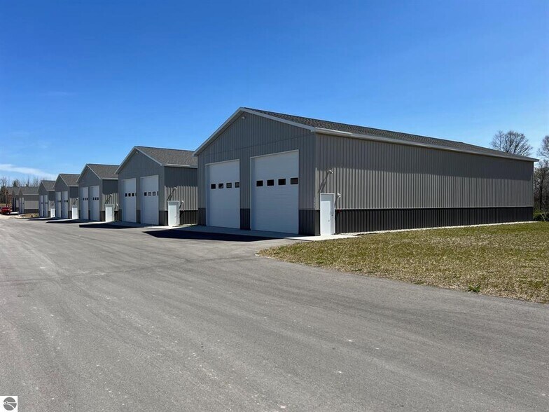 More Photos Of 5932 Storage Loop dr, Traverse City Specialty For Sale