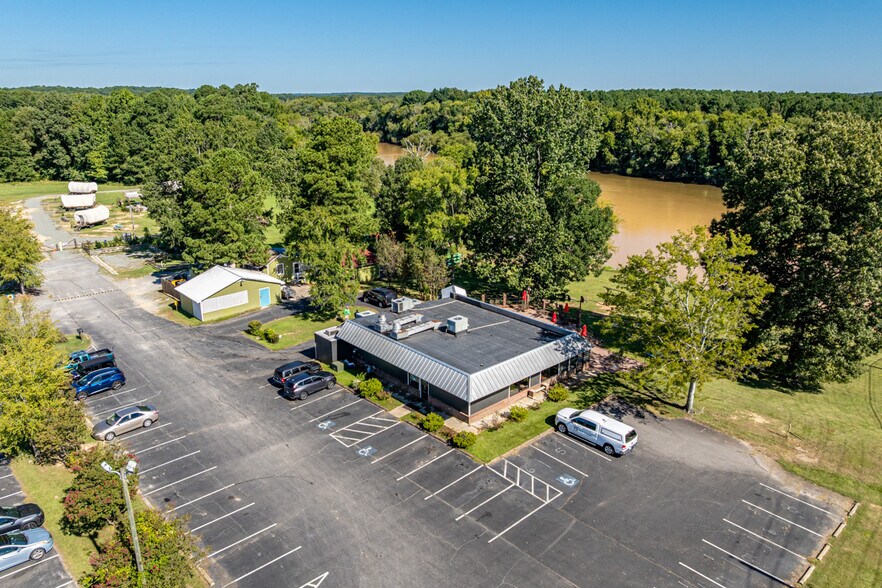 More Photos Of 100 S Main St, Lillington Restaurant For Sale