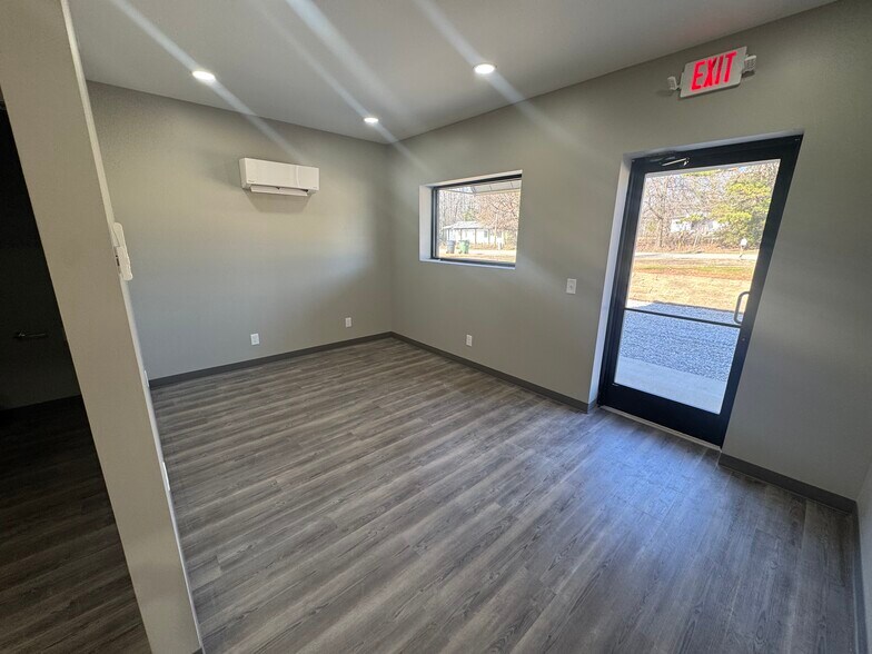 More Photos Of 2201 Executive Park Dr, Opelika Light Distribution For Lease