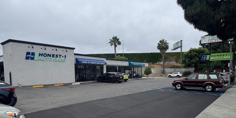 More Photos Of 845 Baker St, Costa Mesa General Retail For Lease