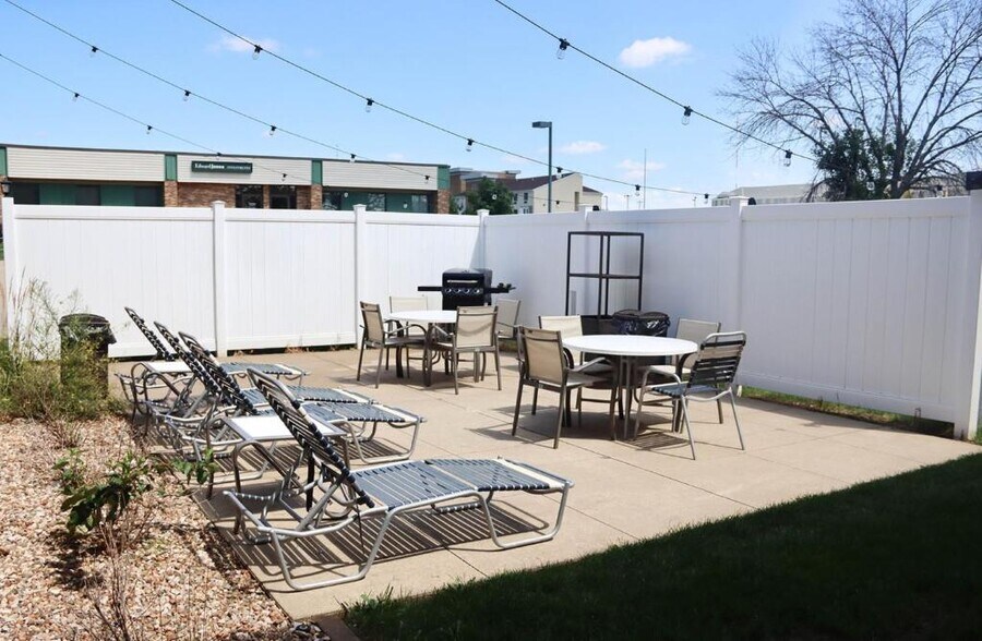 More Photos Of 1230 Collins Rd NE, Cedar Rapids Hotel For Sale