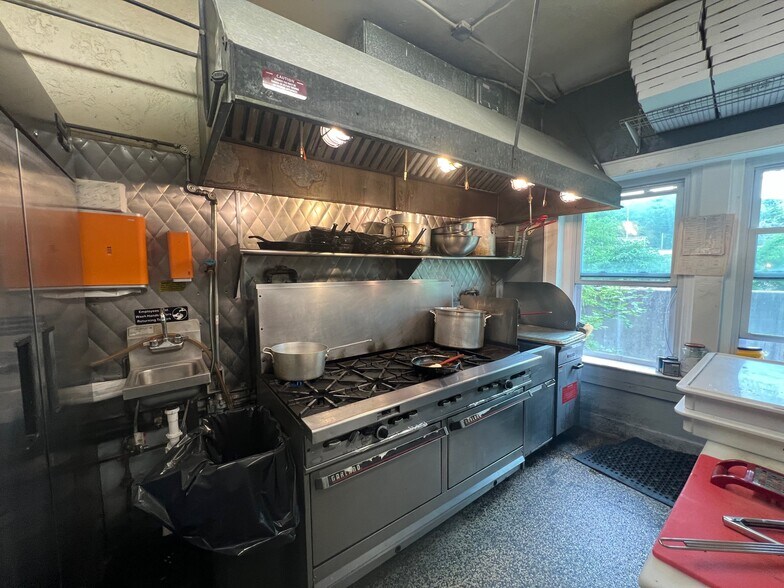 More Photos Of 473-475 Ashford Ave, Ardsley Office For Lease