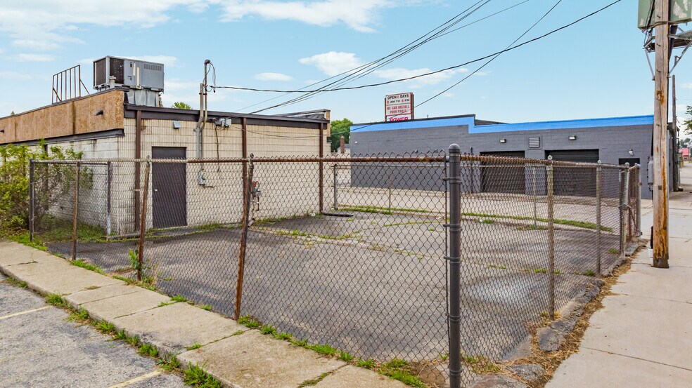 More Photos Of 21511 Van Dyke Ave, Warren Bank For Sale