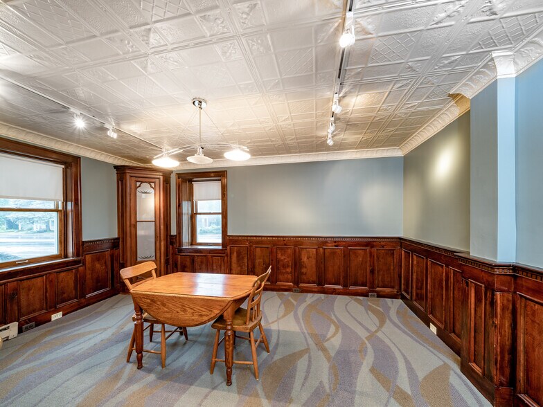 More Photos Of 35 Main St, Scottsville Office For Sale