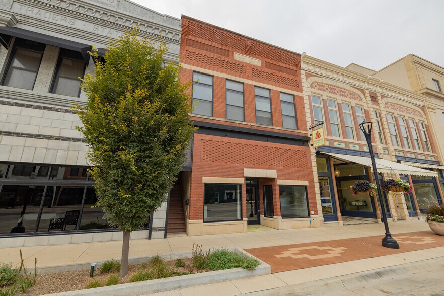 More Photos Of 108 S Santa Fe Ave, Salina General Retail For Lease