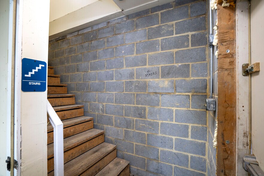 More Photos Of 3340 E Pleasant Valley Blvd, Altoona Freestanding For Sale