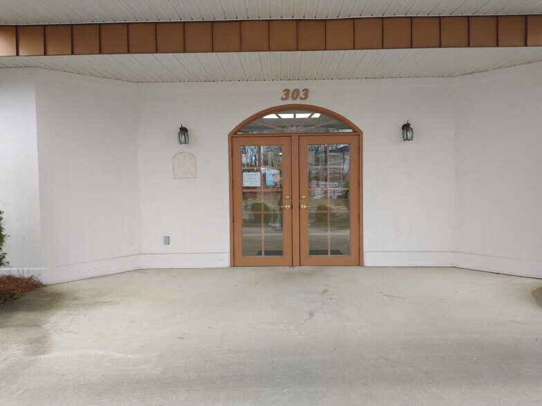 More Photos Of 303 Salisbury Ave, Albemarle Office For Sale