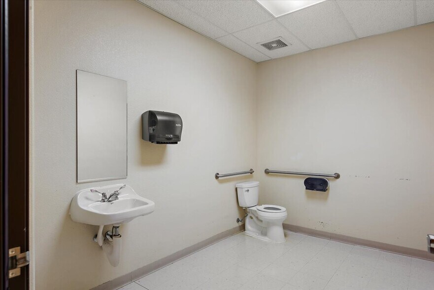 More Photos Of 105 Lehigh Ave, Pueblo Office Residential For Sale