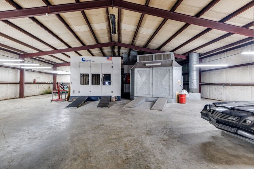 More Photos Of 805 Elm St, Bastrop Distribution For Sale