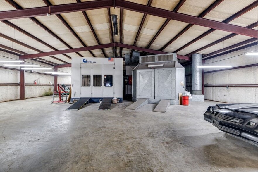 More Photos Of 805 Elm St, Bastrop Distribution For Sale