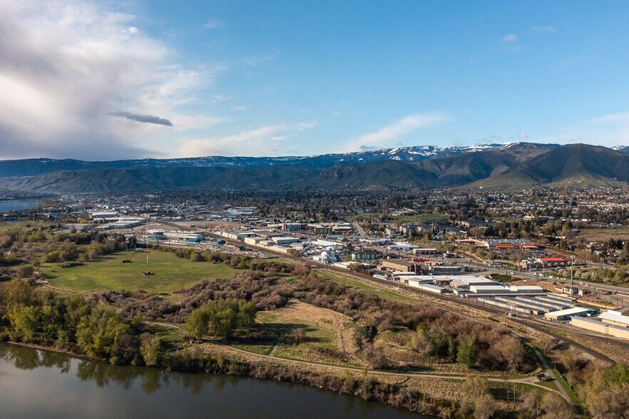 More Photos Of 1 Vineyard Way, Wenatchee Winery Vineyard For Sale