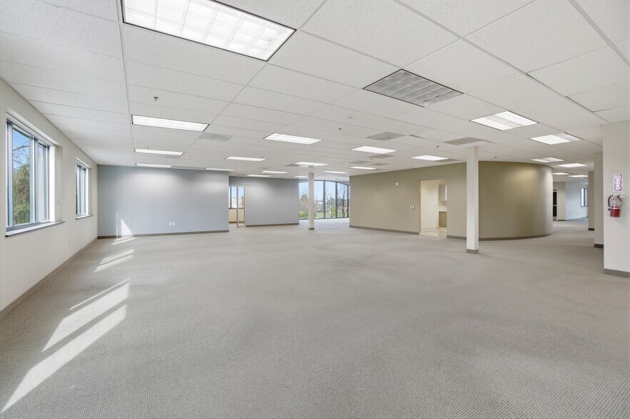 More Photos Of 680 Hawthorne Ave SE, Salem Office For Sale