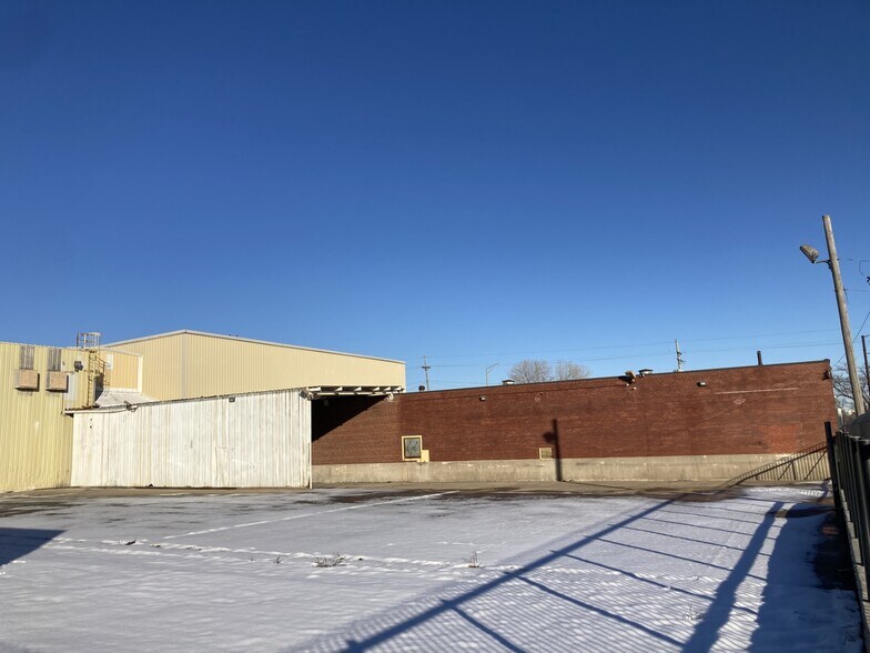 More Photos Of 603 Sunshine Rd, Kansas City Warehouse For Lease