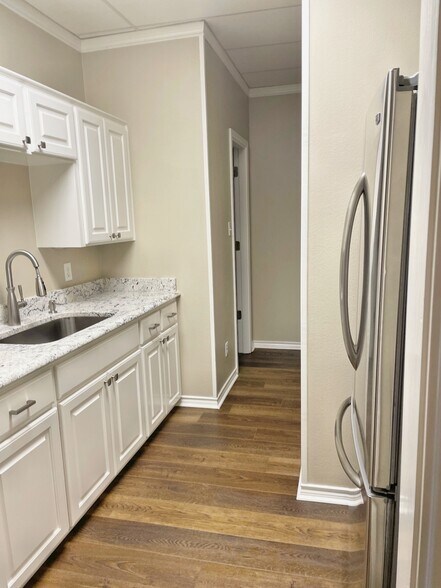 More Photos Of 901 N Mallard St, Palestine Medical For Sale