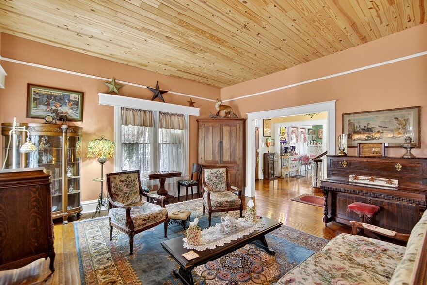 More Photos Of 805 N Wheeler St, Plant City Hospitality For Sale