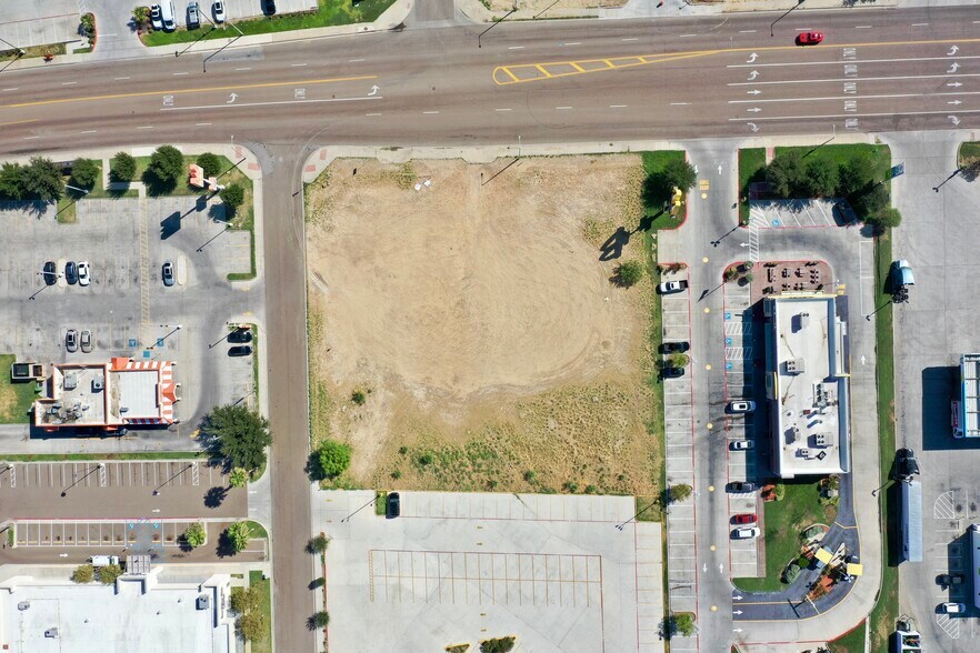 More Photos Of 2511 Jacaman, Laredo Storefront For Lease