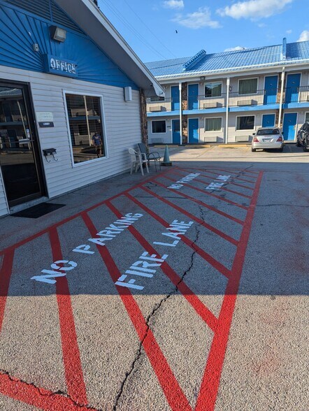 More Photos Of 1023 W Main St, Branson Hotel For Sale