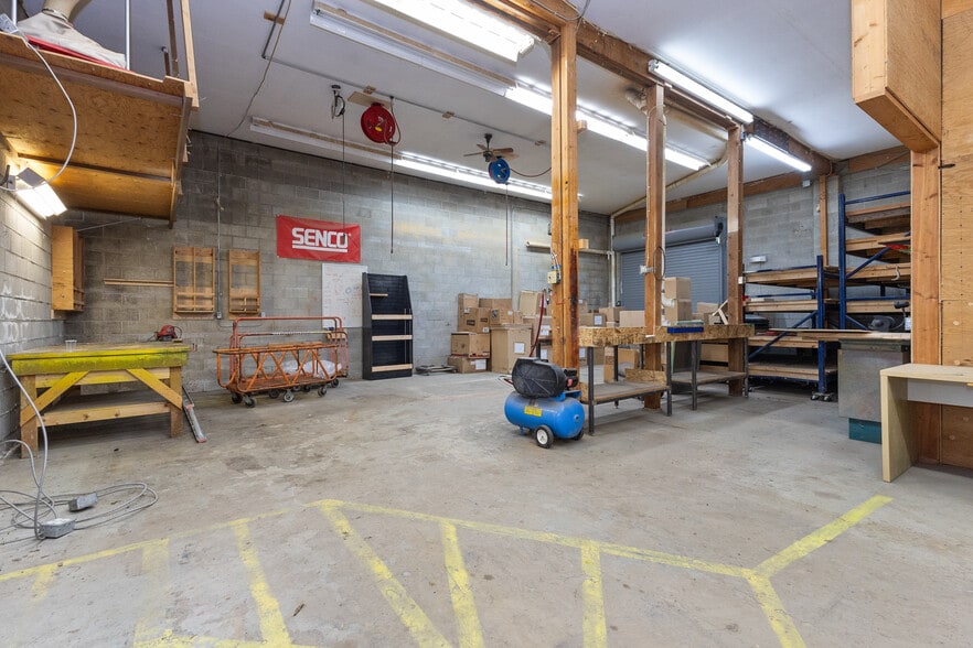 More Photos Of 2253-2265B W Railway St, Abbotsford Warehouse For Lease
