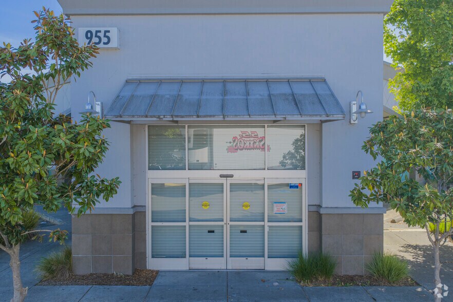 More Photos Of 937-955 Stony Point Rd, Santa Rosa Drugstore For Sale