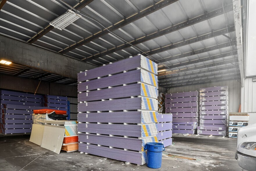 More Photos Of 2605 & 2609 S Carolyn Ave, Sioux Falls Industrial For Lease