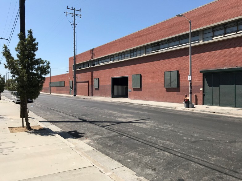 More Photos Of 6007 S St Andrews Pl, Los Angeles Manufacturing For Sale