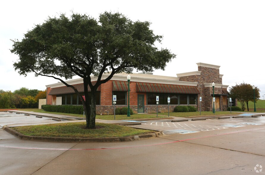 More Photos Of 2290 S Stemmons Fwy, Lewisville Restaurant For Sale