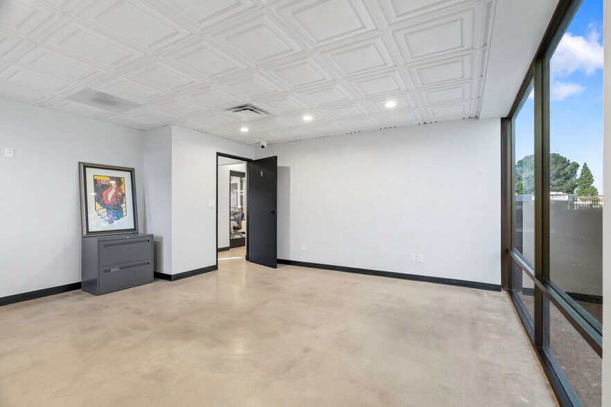 More Photos Of 4600 W American Ave, Bakersfield Office For Sale