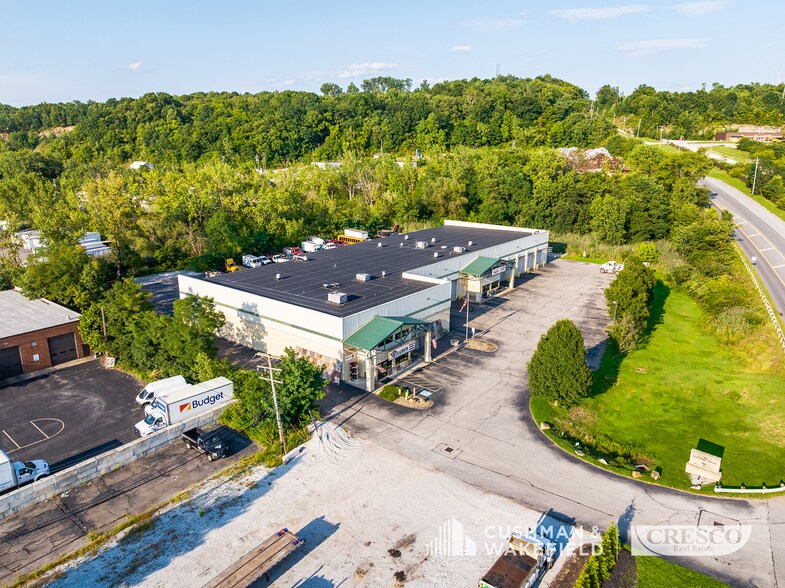 More Photos Of 7941-7951 Granger Rd, Valley View Service For Lease