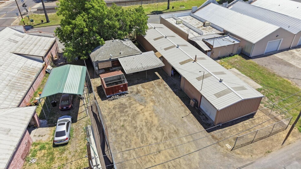 More Photos Of 9978 Broadway, Live Oak Warehouse For Sale