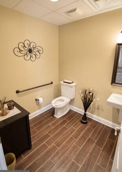 More Photos Of 1324 Belmont Ave, Salisbury Medical For Sale